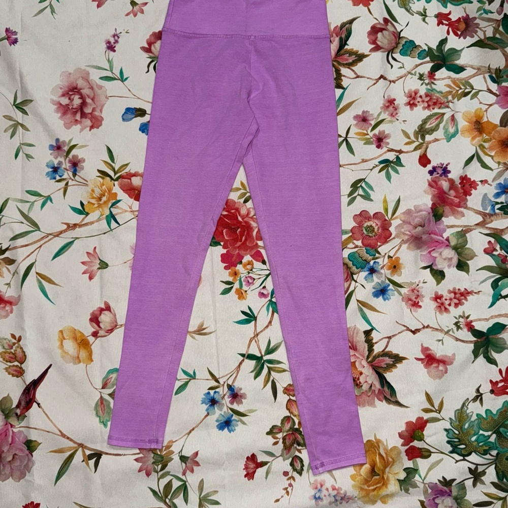 Forever 21 Size XS Active Uplift Scrunch Seamless Leggings
Color purple